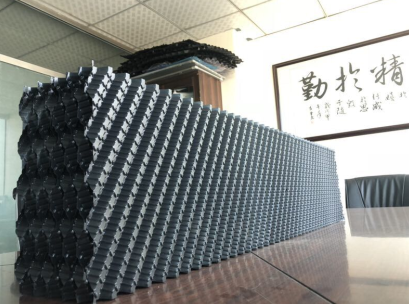 薄如纸的PVC填料居然能站65KG重量的人！